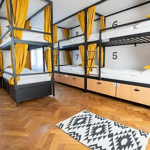 hostel-white-wolf-house-apartments.praguehotelsweb.com/