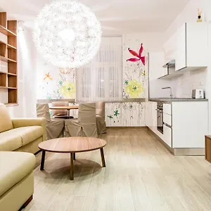 Daire Wh, Ljubljana