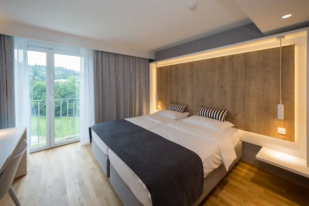 M Hotel Ljubljana 4*,  Slovenya